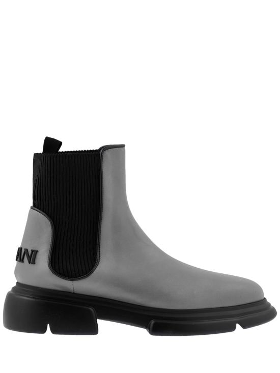 Ankle Boots With Application