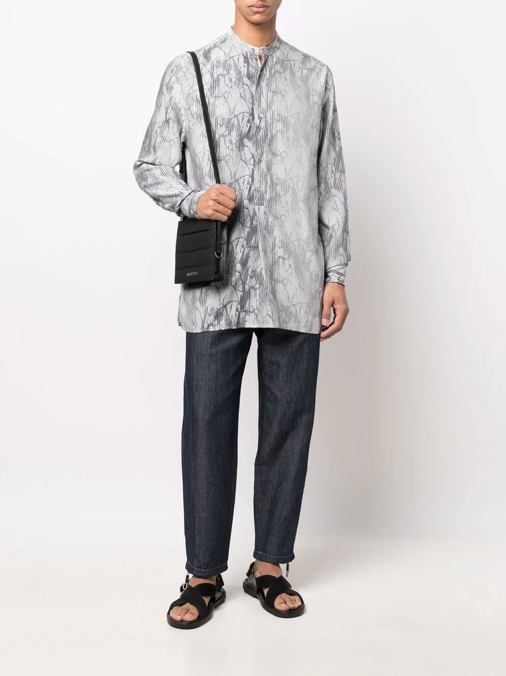 Emporio Armani
logo-embroidered straight-leg trousers